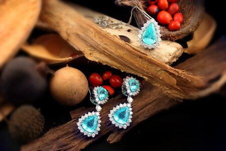 Ring paraiba tourmaline white gold