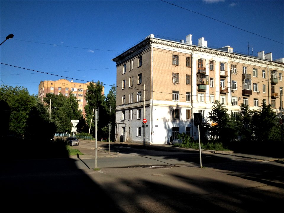Перекрёсток ул. Челюскина и ул Лядова (г. Казань)