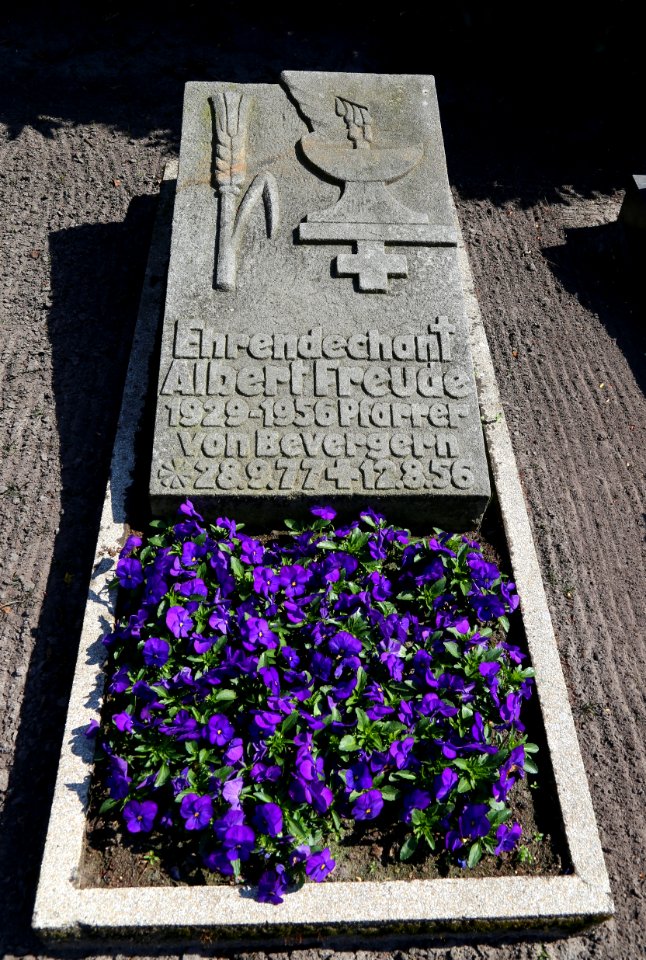 Bevergern Grave Albert Freude 02