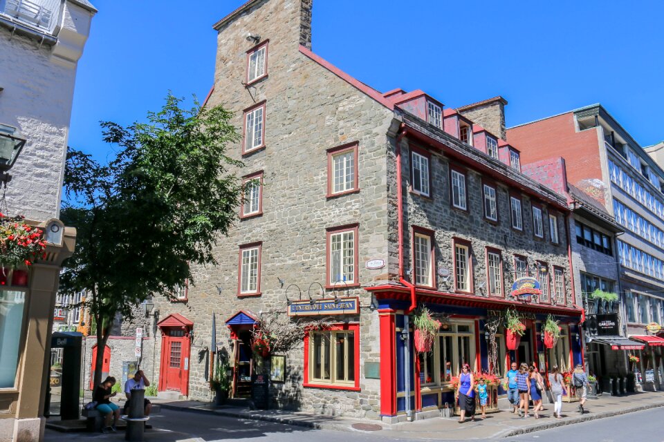 Travel house building