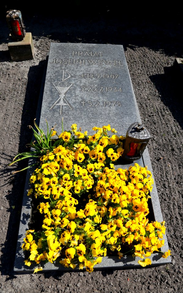 Bevergern Grave Joseph Wewel 02