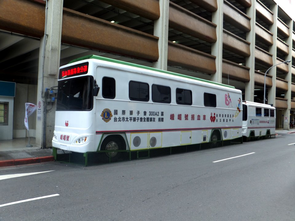 Blood Donation Bus Emei and Shiungshi Parked at Emei Street, Taipei 20120812