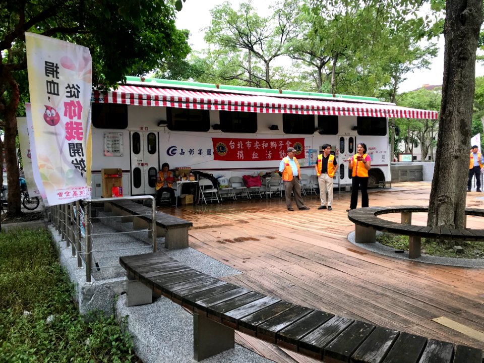 Blood donation station in New Park, Taipei 20171020
