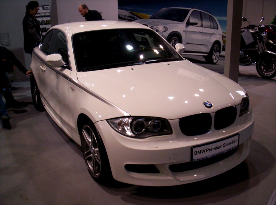 BMW 1 Series Coupé (E82) front Poznan 2011