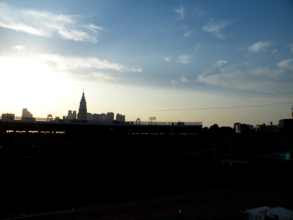 Blue Impulse 2014, fly over Tokyo National Stadium 010