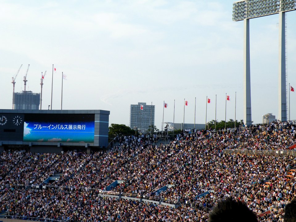 Blue Impulse 2014, fly over Tokyo National Stadium 000