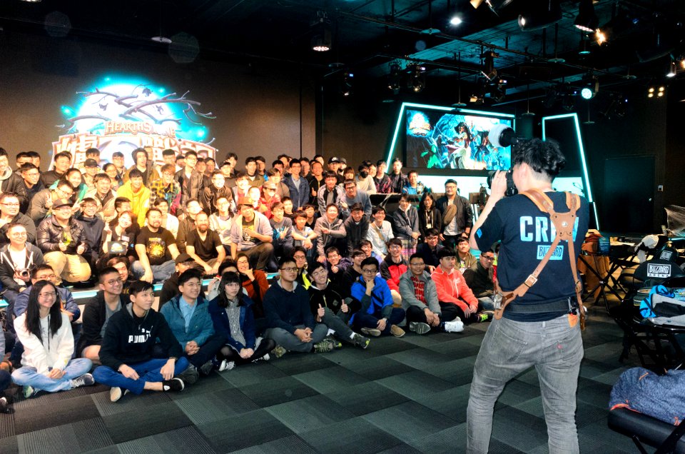 Bizzard Crew Photographing Group Portrait of Witchwood Launch Warming up Party 20180407