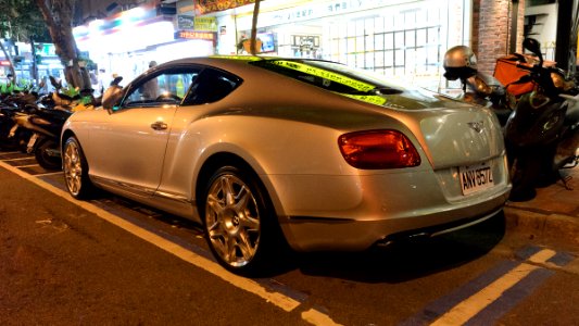 Bentley Continental GT (2nd gen.) Parked at Sanmin Road, Taipei 20160525b