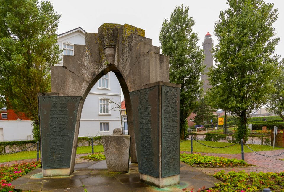 Borkum Kriegerdenkmal 02