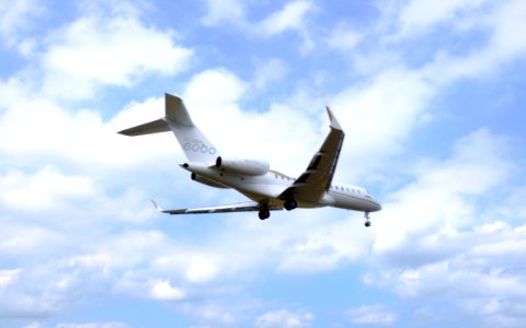 Bombardier BD-700-1A10 Global 6000 N543GL on Final Approach at Taipei Songshan Airport 20151003c
