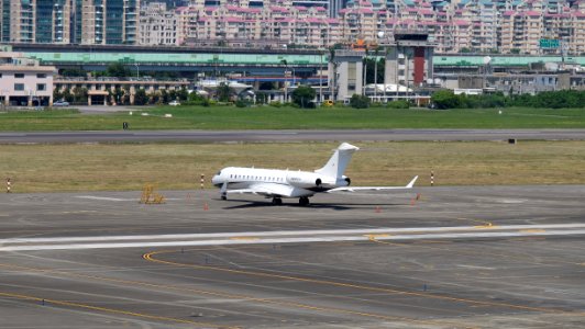 Bombardier BD-700 Global Express N899CH Parked at Taipei Songshan Airport 20160924a