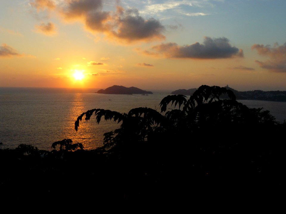 Atardecer hacia el horizonte acapulqueño