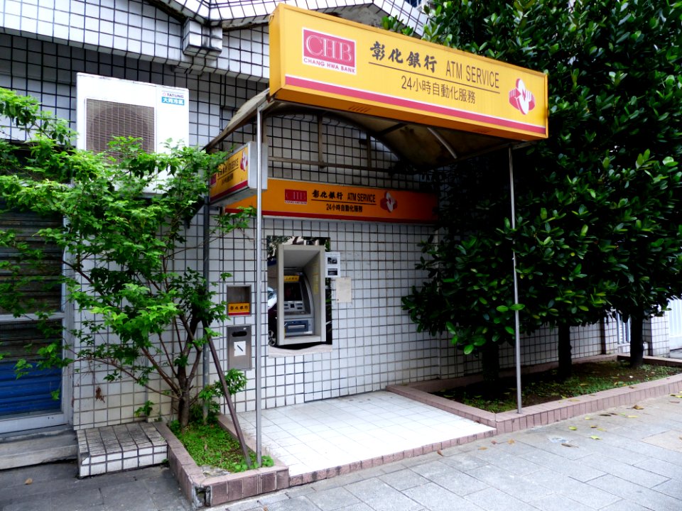 ATM Service of Chang Hwa Bank Face Guling Street 20130427