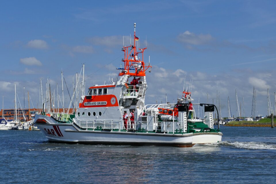 Bernhard pits sea rescue distress