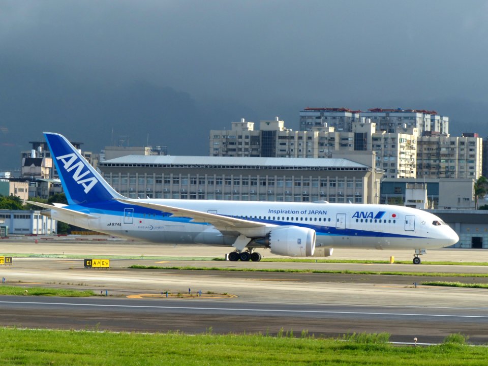 ANA Boeing 787-881 JA874A Taxiing at Taipei Songshan Airport Apron 20161124b