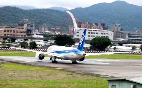 ANA Boeing 787-881 JA829A Departing from Taipei Songshan Airport 20150321c
