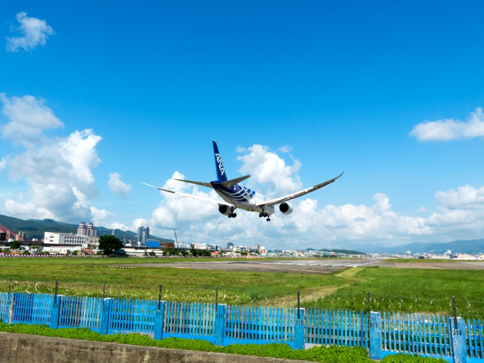 ANA Boeing 787-8 JA802A on Final Approach at Taipei Songshan Airport 20150908
