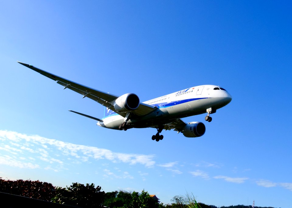 ANA Boeing 787-881 JA874A on Final Approaching at Taipei Songshan Airport 20151222a