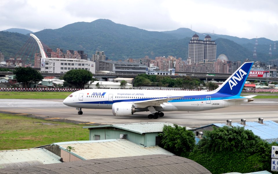 ANA Boeing 787-881 JA829A Departing from Taipei Songshan Airport 20150321a