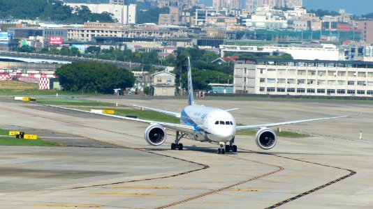 ANA Boeing 787-8 JA832A Taxiing at Taipei Songshan Airport 20160821b