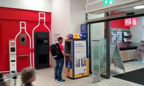 Bankomat i wpłatomat Euronet w pasażu handlowym w Kauflandzie w Tomaszowie Mazowieckim photo