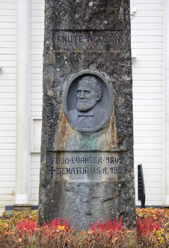 Bauta in Evanger of senator Knute Nelson