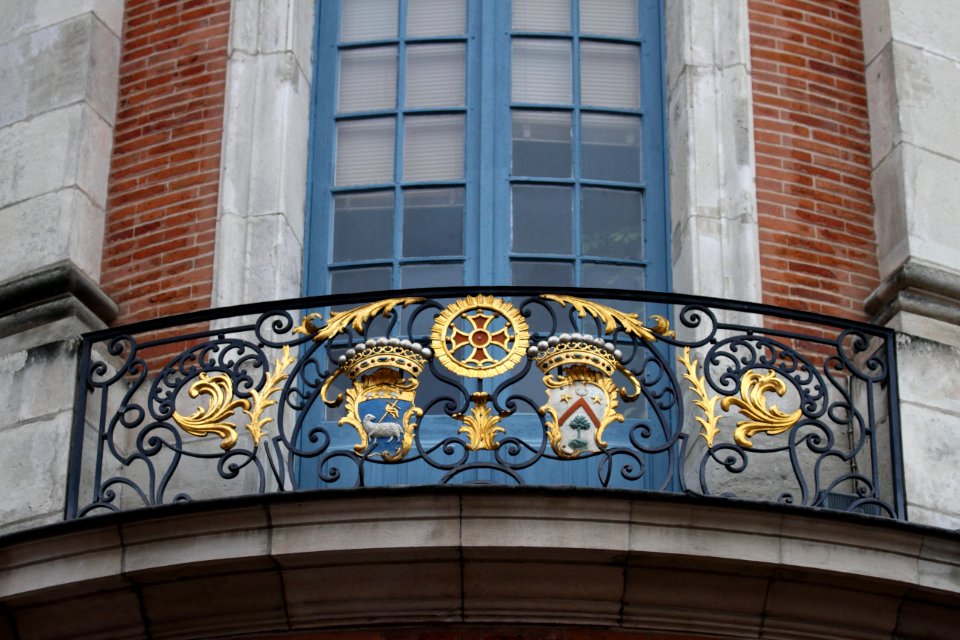 Balcony of the Capitole de Toulouse 01