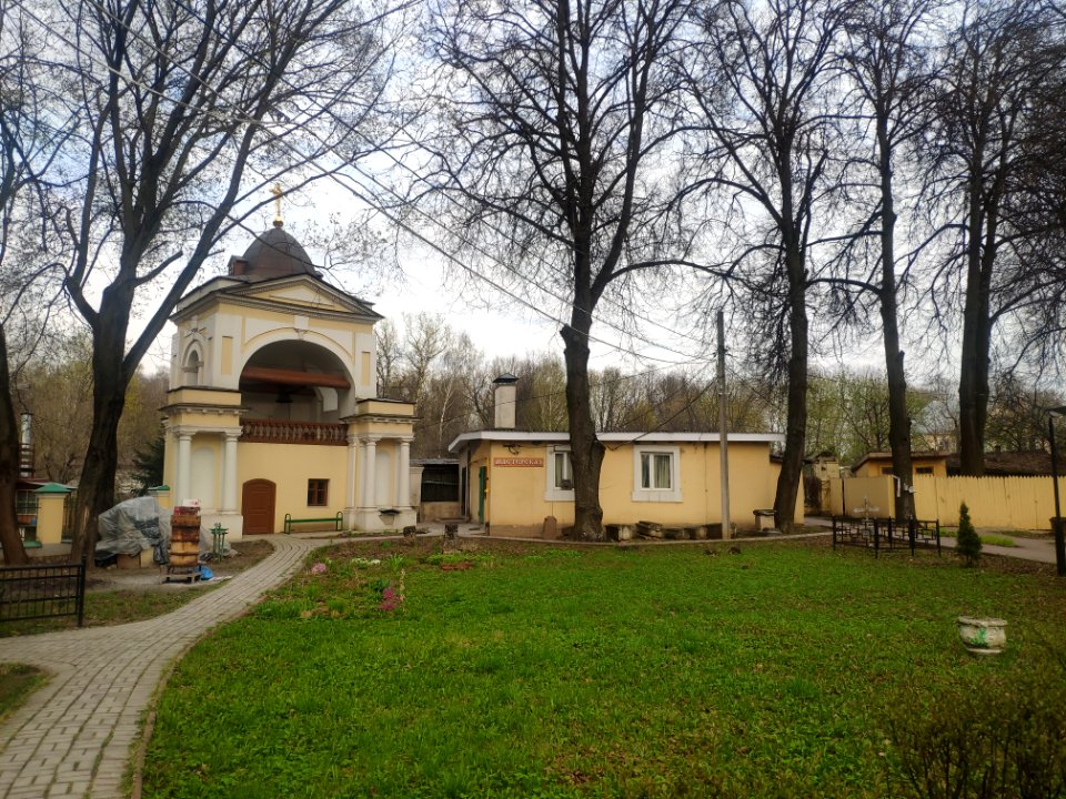 Bell tower of Church of the Theotokos of Vladimir in Vinogradovo - 2021-05-02