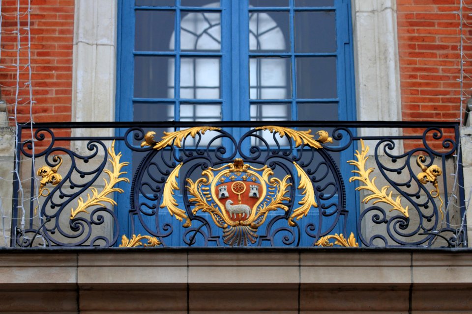Balcony of the Capitole de Toulouse 05