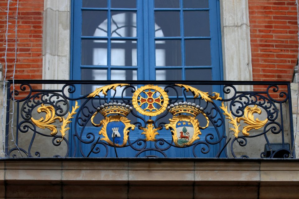 Balcony of the Capitole de Toulouse 07