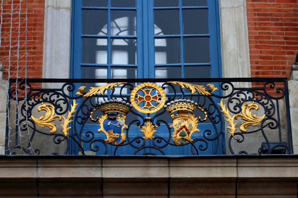 Balcony of the Capitole de Toulouse 08