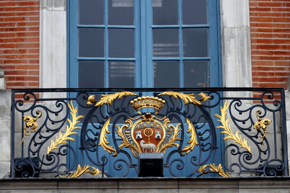 Balcony of the Capitole de Toulouse 02