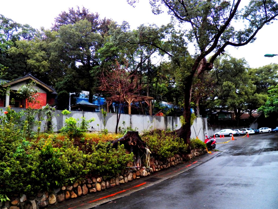 Beitou Armed Forces Hospital View from Zhongxin Street 20120211