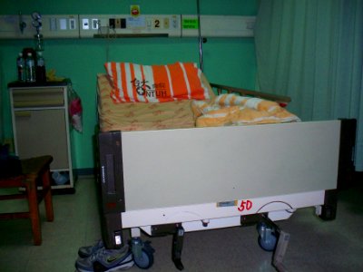 Bed in Three Persons Room, Internal Medicine Ward, NTUH East Campus 20101204a