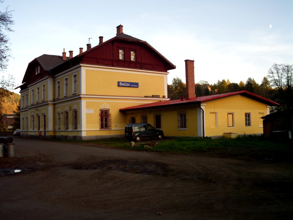 Becov nad Teplou station