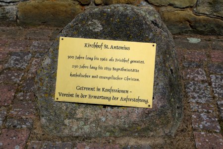 Baccum St Antonius Kirchhof Gedenkstein