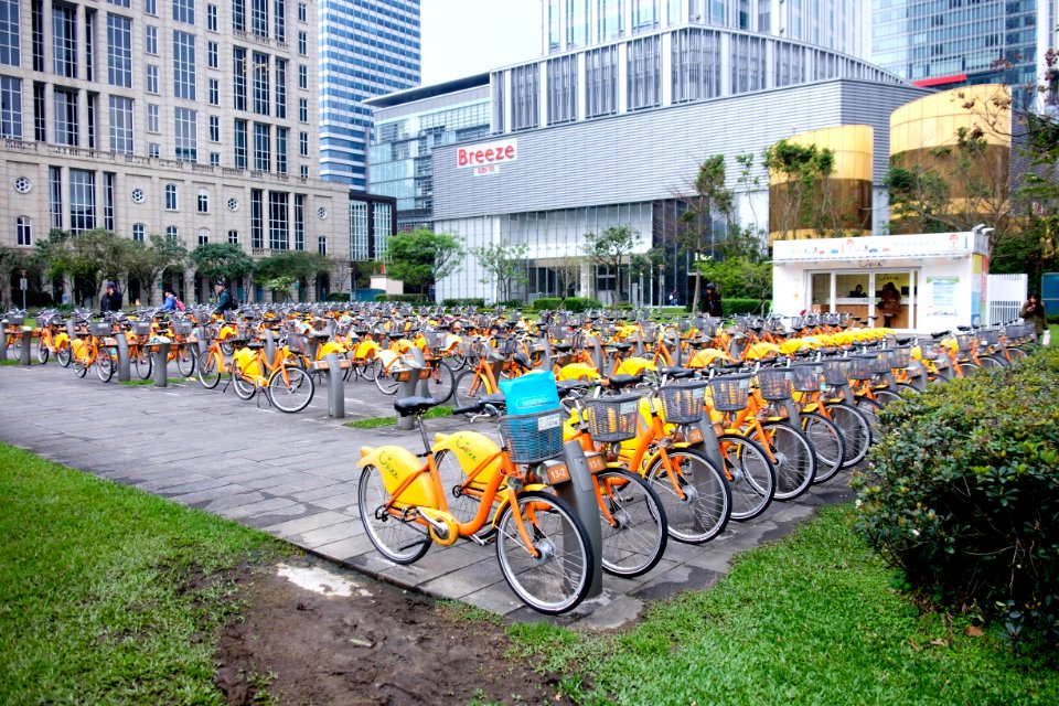 YouBike Bicycle Park in Zhongxin Square 20160327a