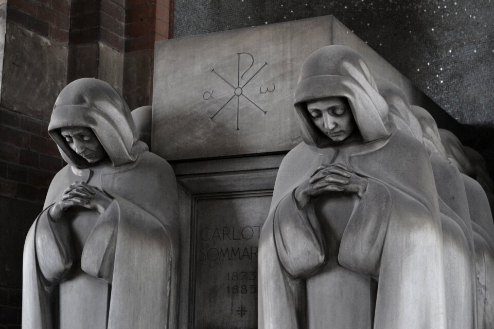 Cemetery sculpture monumentale