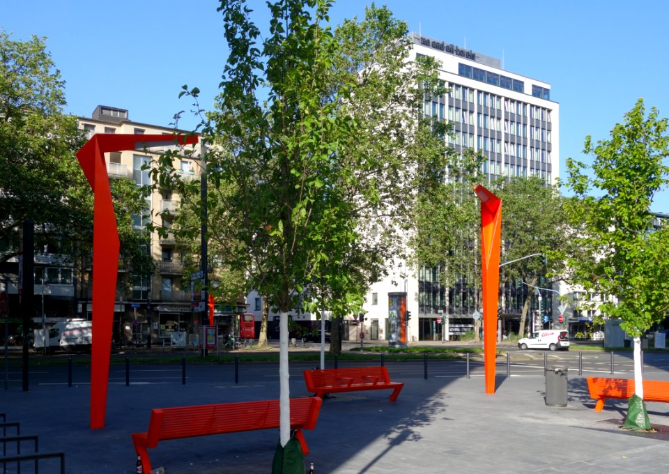 Weitere Kranich-Leuchten auf der Immermannstraße. Japanviertel, Düsseldorf, Juli 2021 (2)