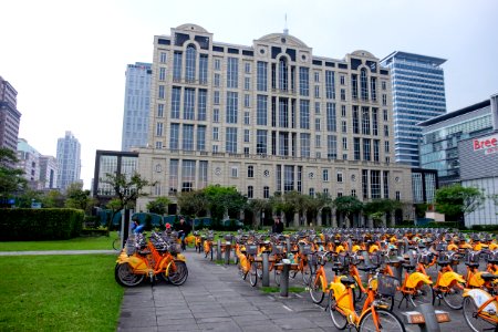 YouBike Bicycle Park in Zhongxin Square 20160327b