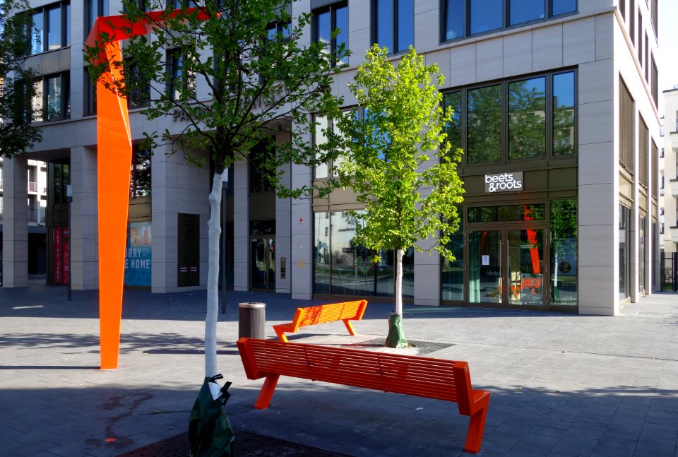 Weitere Kranich-Leuchten auf der Immermannstraße. Japanviertel, Düsseldorf, Juli 2021 (3)