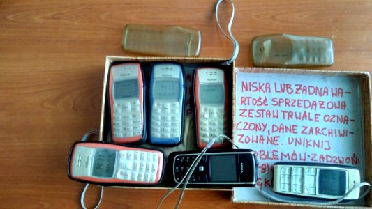 Zakupione w latach 2005-2008 i działające do dziś Nokie. Z "trzymającymi" do dziś ponad tydzień bateriami.Maj 2018 roku