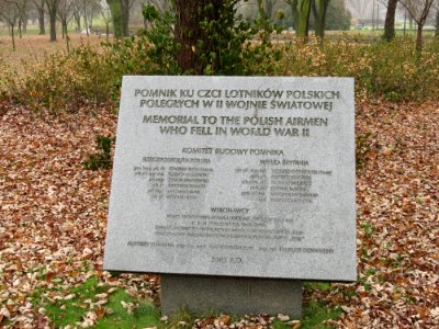 Warszawa Pomnik Lotników Polskich 02