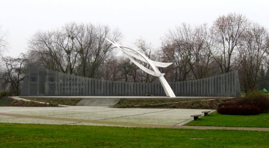 Warszawa Pomnik Lotników Polskich 01