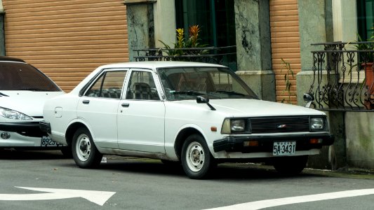 Yue Loong Sunny B310 White Sedan 20140705