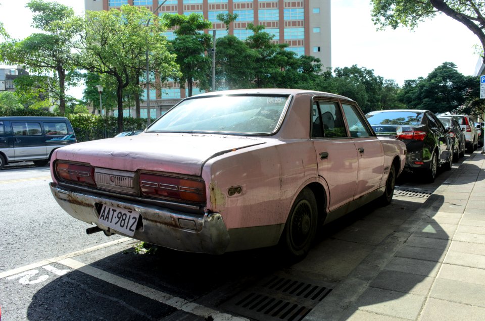 Yue Loong Cedric (YLN-802) Rear Right View 20150603