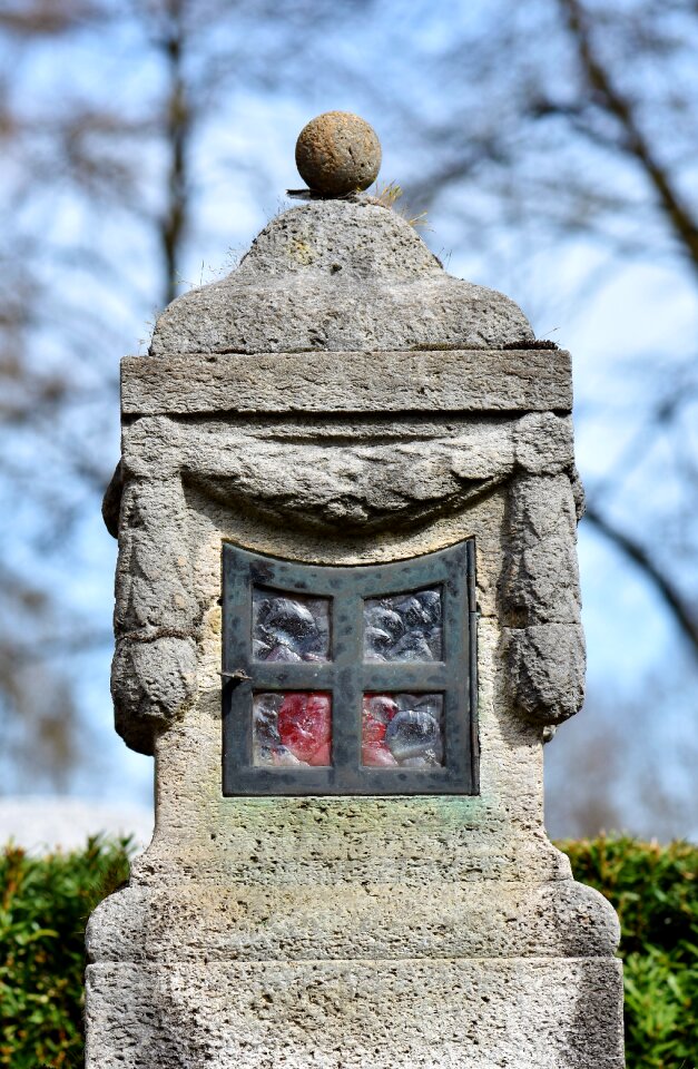 Lantern grave lamp burn