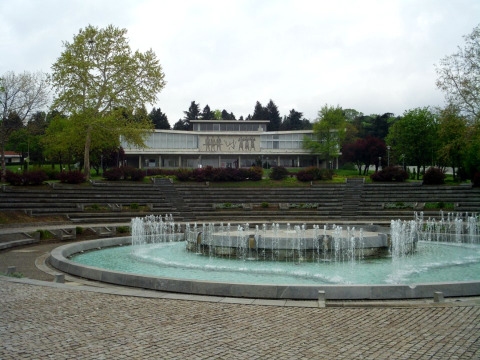 Yugoslav History Museum fountain