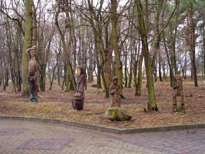 Wola Uhruska wooden statues