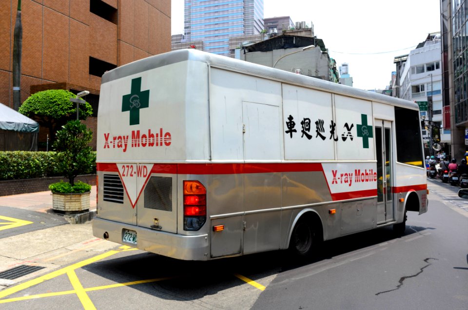 X-Ray Scanner Truck Leaving Carpark of First Financial Holding Headquarters 20160722b